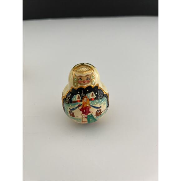 Matryoshka Russian Nesting Doll Set of 5 signed Cepzueb Nocag Winter Scene Ivory - Picture 7 of 9